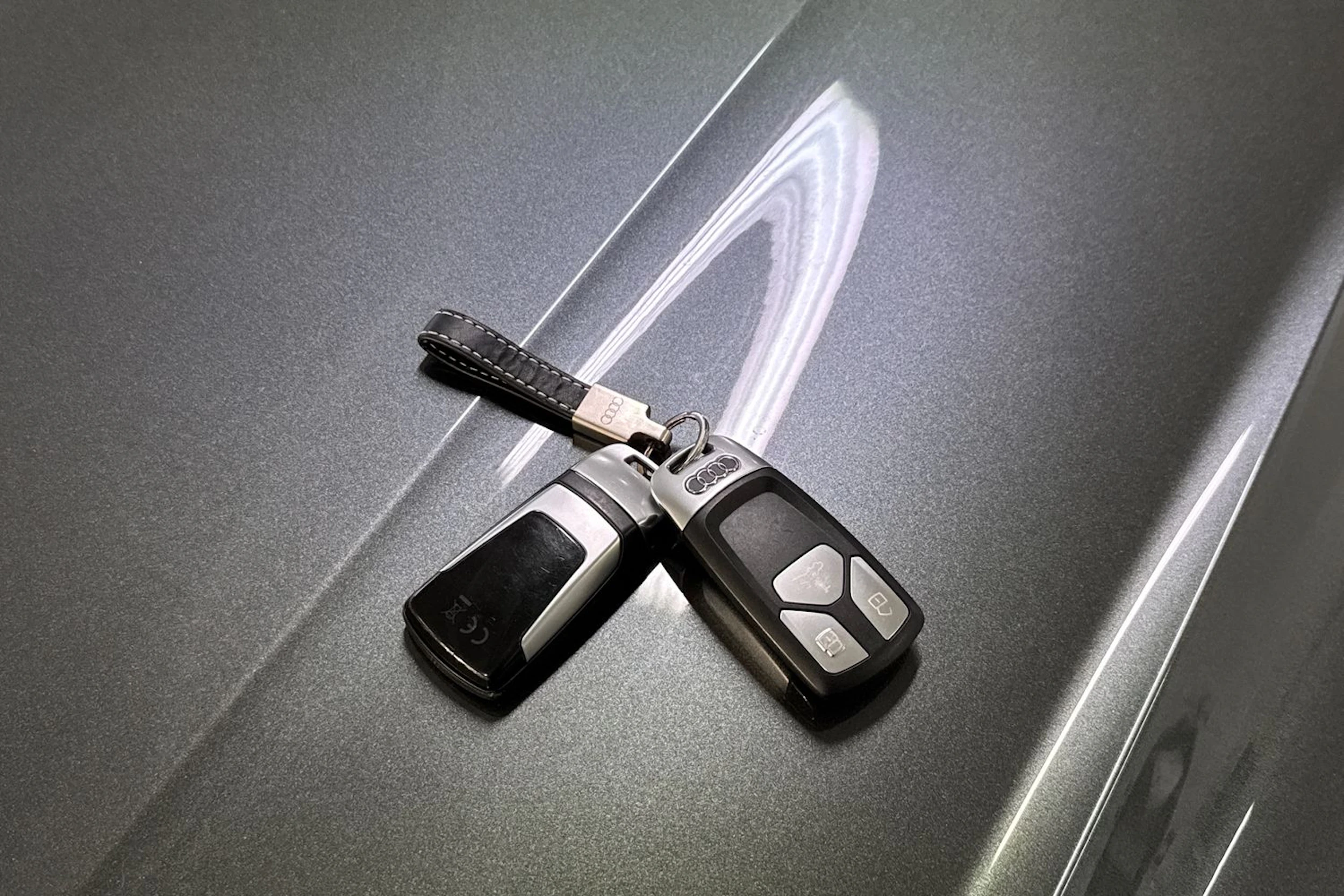 Harmaa Audi Q5 2020 kuva 33.