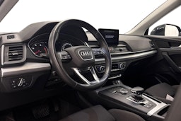 Musta Audi Q5 2020 kuva 7.