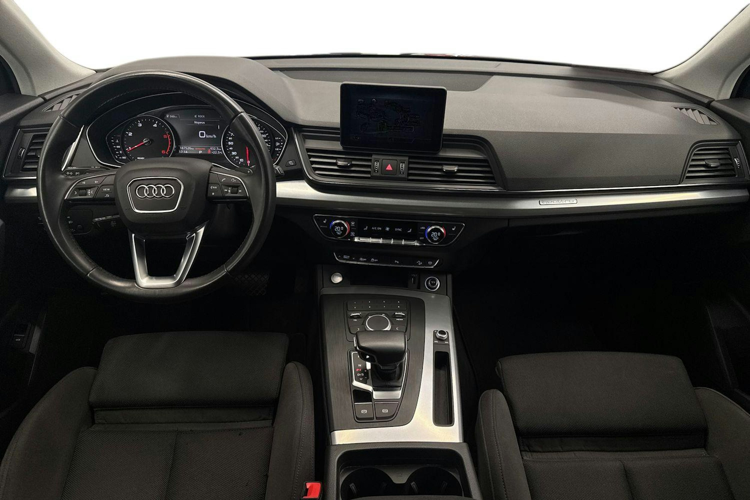 Musta Audi Q5 2020 kuva 9.