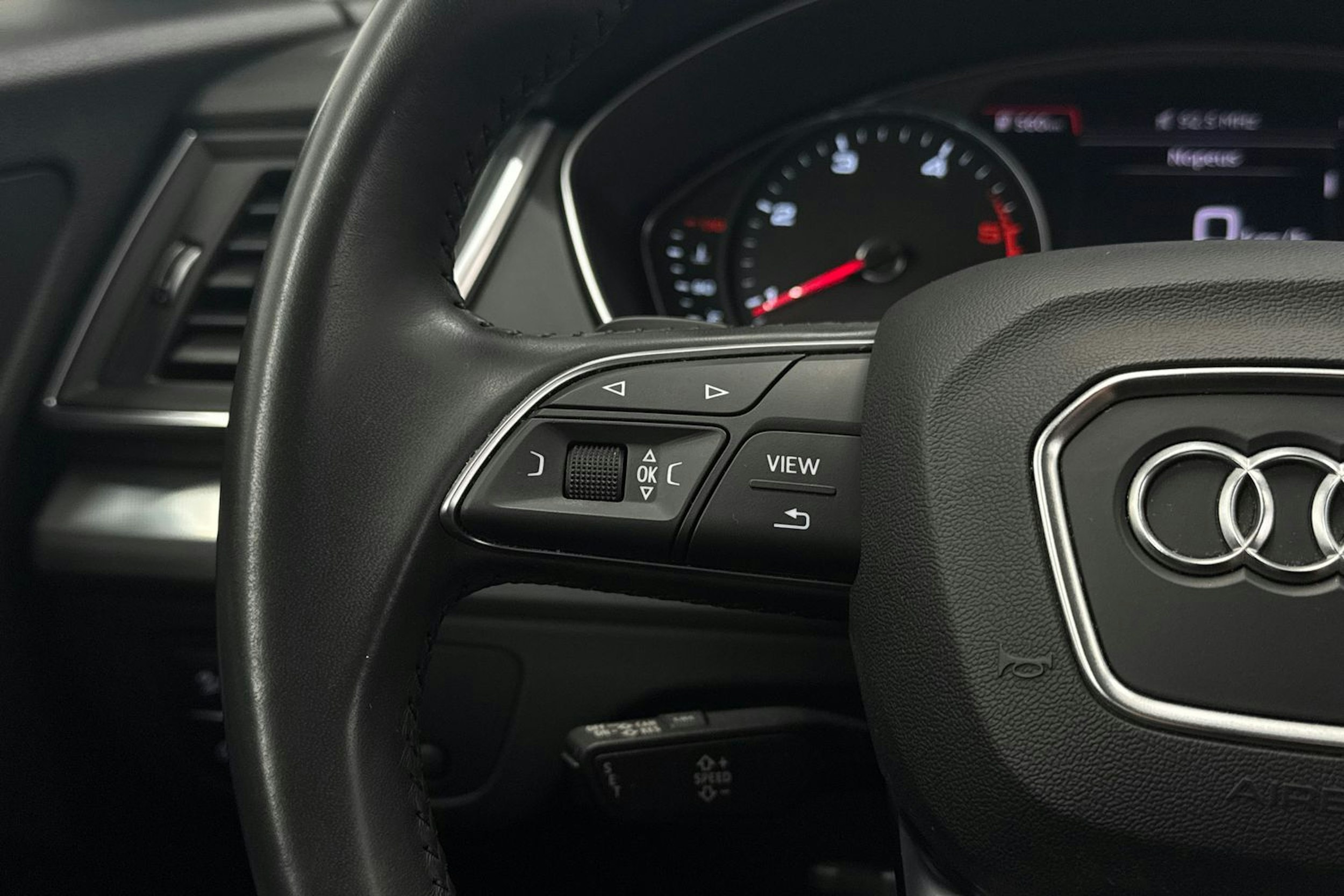 Musta Audi Q5 2020 kuva 16.