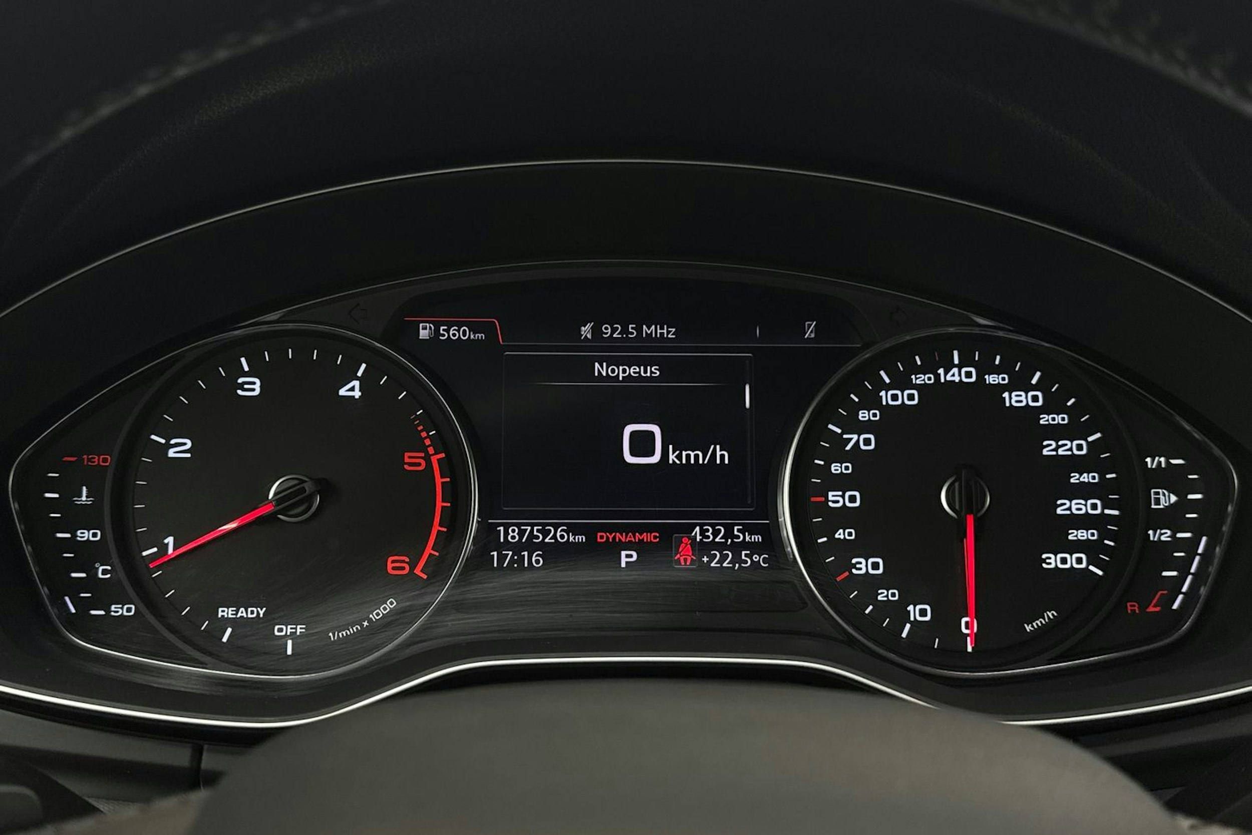 Musta Audi Q5 2020 kuva 18.