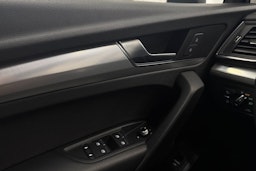 Musta Audi Q5 2020 kuva 19.