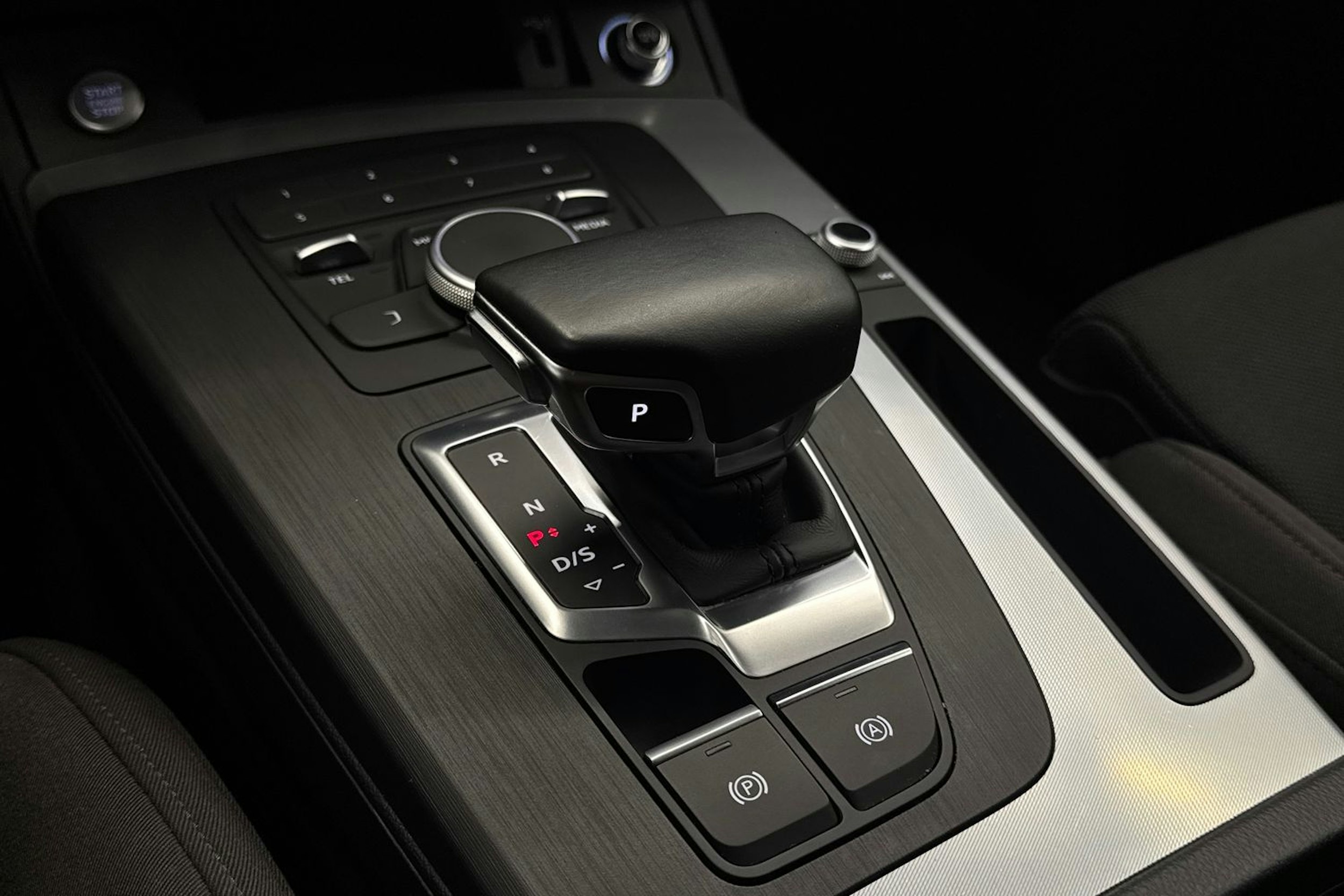 Musta Audi Q5 2020 kuva 21.