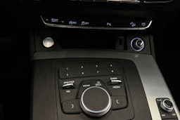 Musta Audi Q5 2020 kuva 22.
