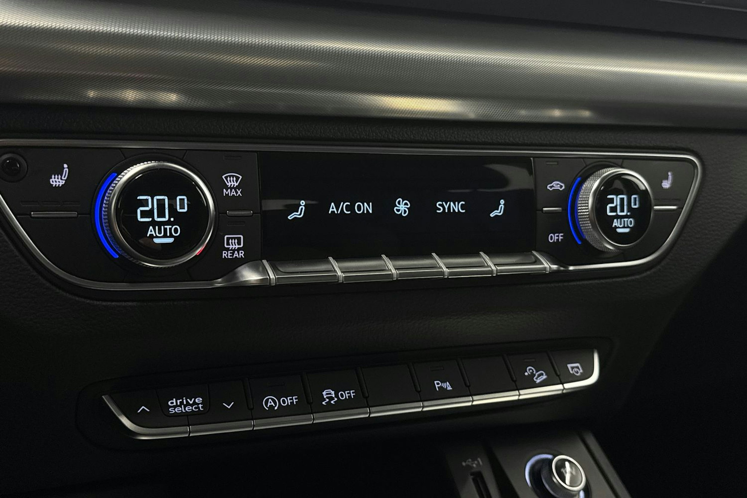 Musta Audi Q5 2020 kuva 23.