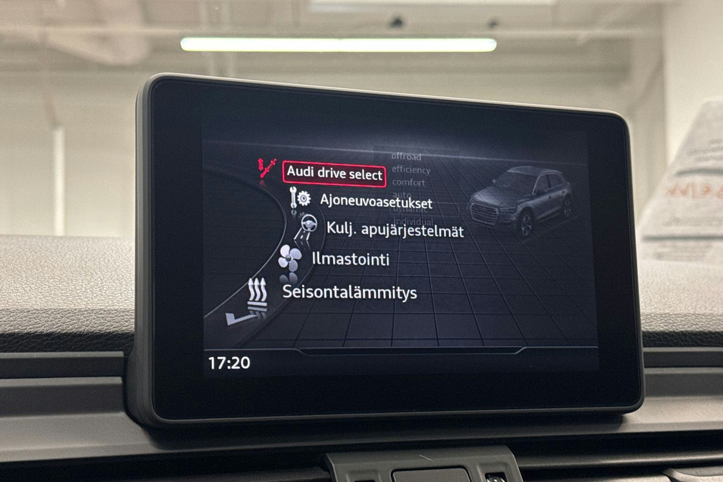 Musta Audi Q5 2020 kuva 29.