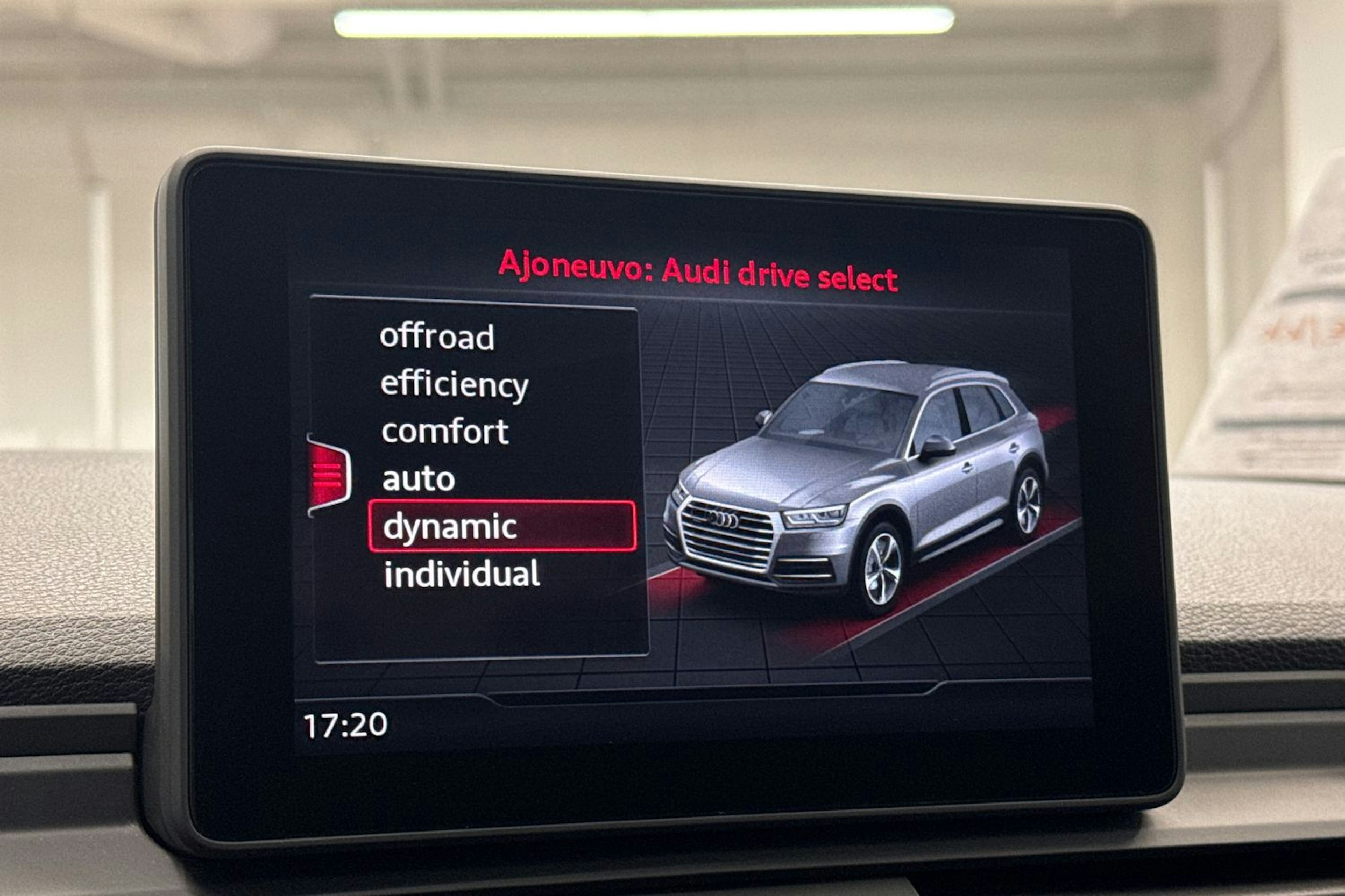 Musta Audi Q5 2020 kuva 30.