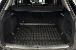 Musta Audi Q5 2020 kuva 36.