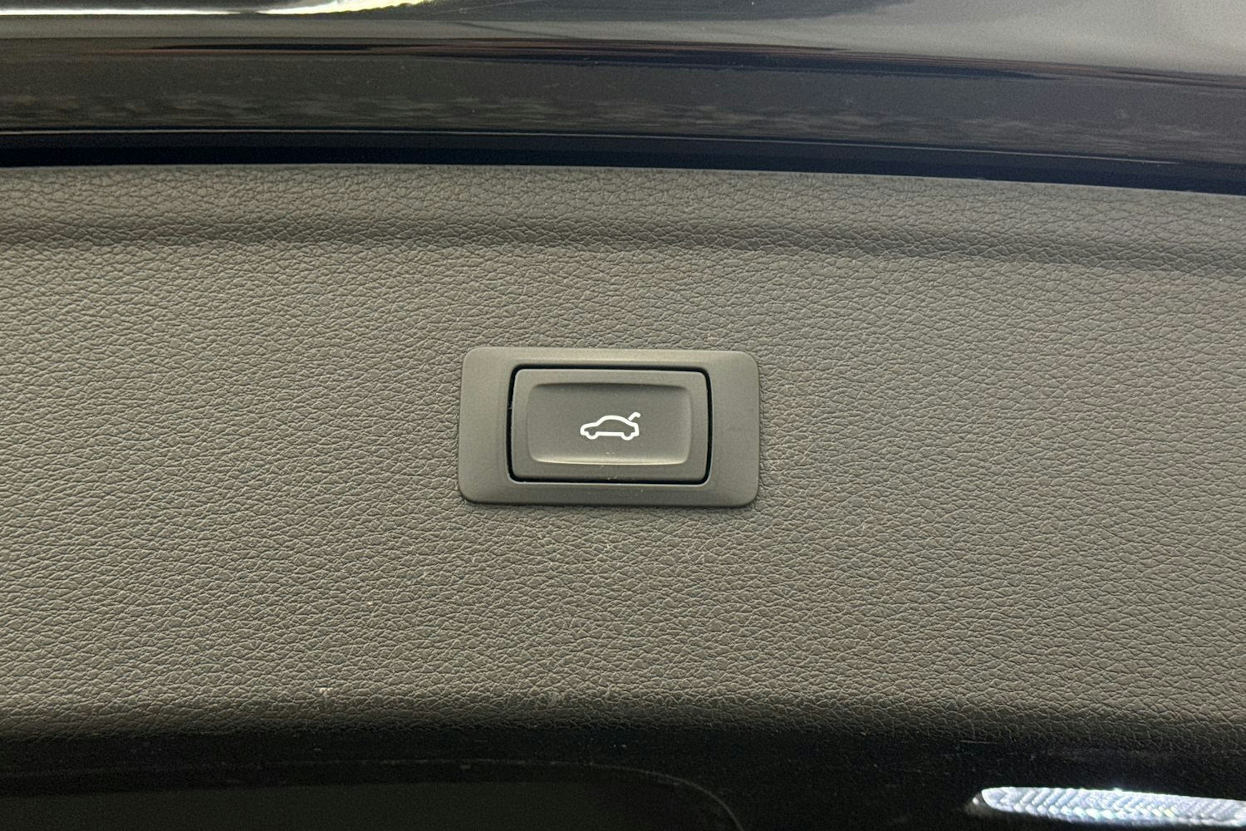 Musta Audi Q5 2020 kuva 37.