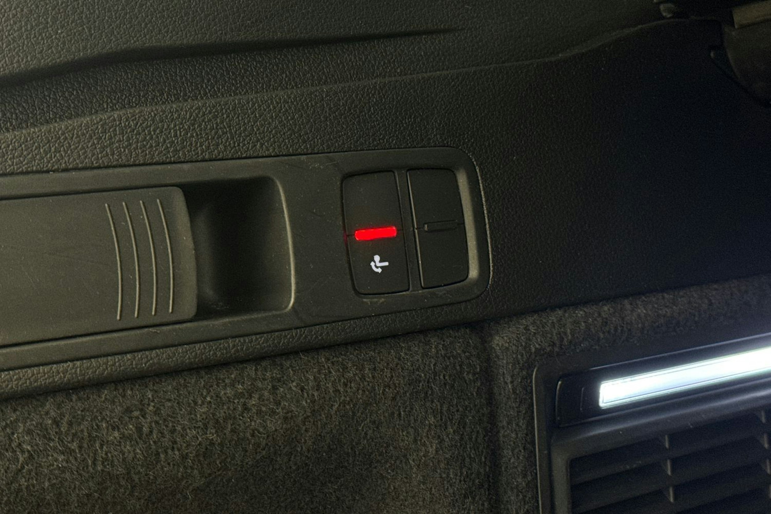 Musta Audi Q5 2020 kuva 38.