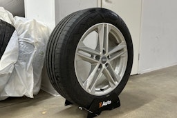 harmaa Audi Q5 2020 kuva 13.