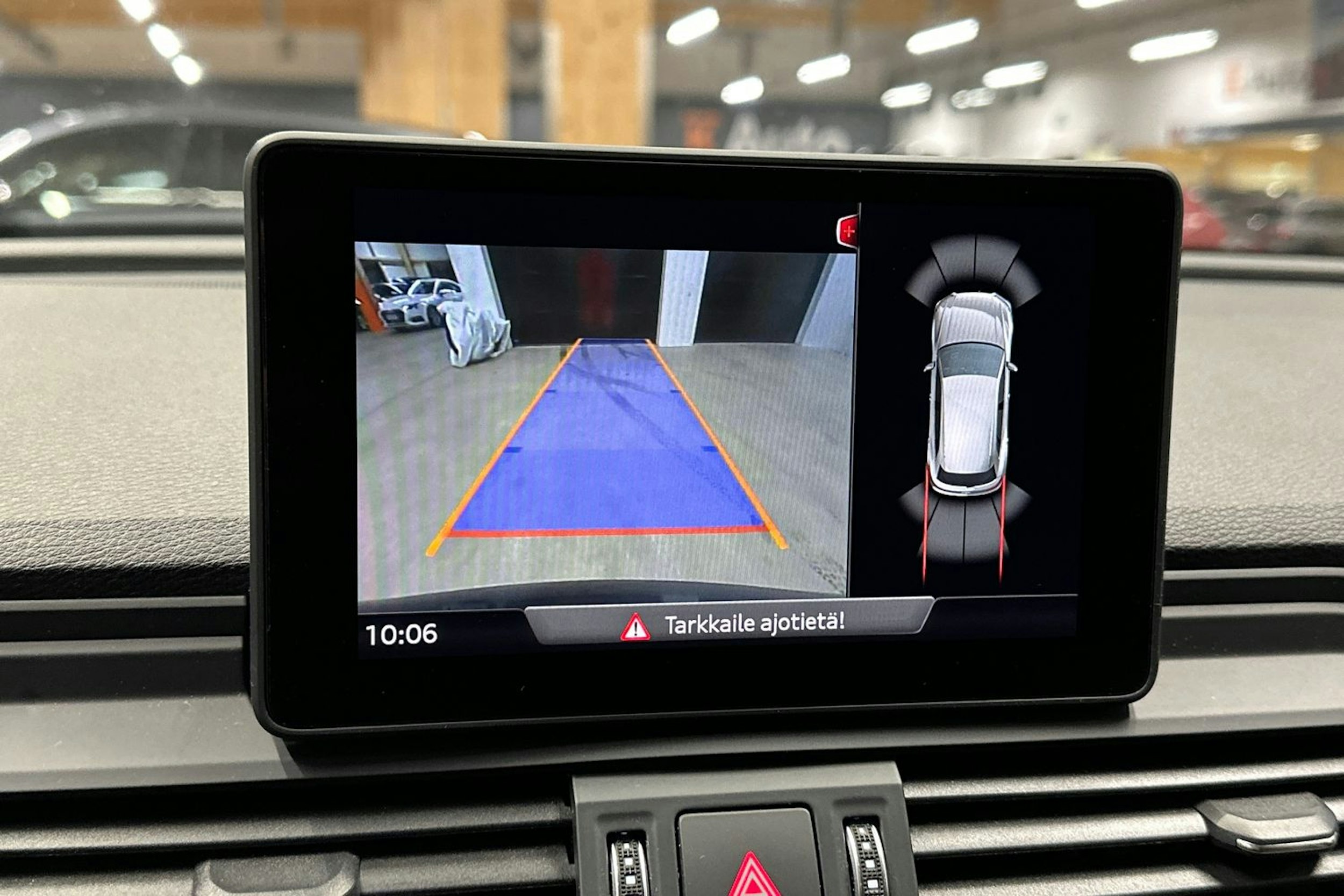 harmaa Audi Q5 2020 kuva 16.