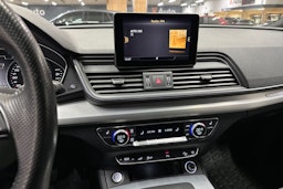 harmaa Audi Q5 2020 kuva 19.