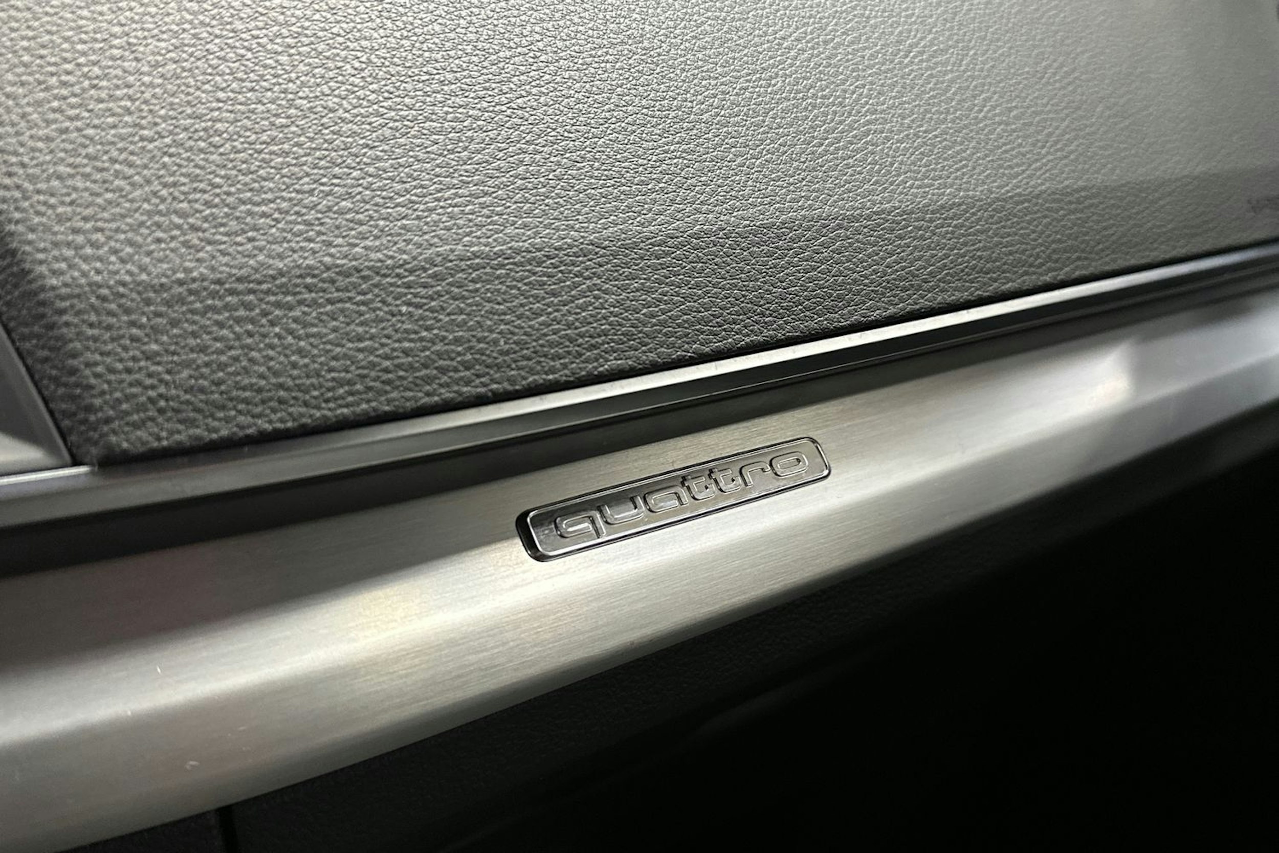 harmaa Audi Q5 2020 kuva 20.