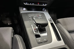 harmaa Audi Q5 2020 kuva 21.