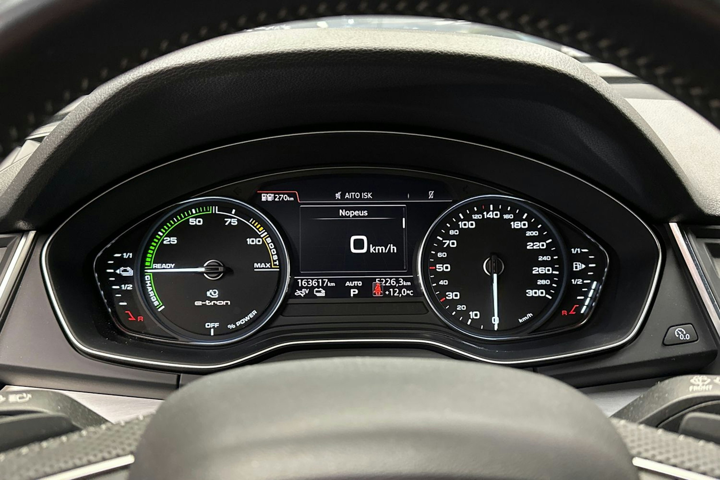 harmaa Audi Q5 2020 kuva 22.