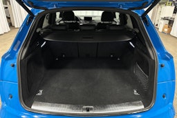 sininen Audi Q5 2020 kuva 13.