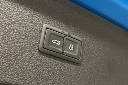 sininen Audi Q5 2020 kuva 14.