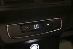 sininen Audi Q5 2020 kuva 16.