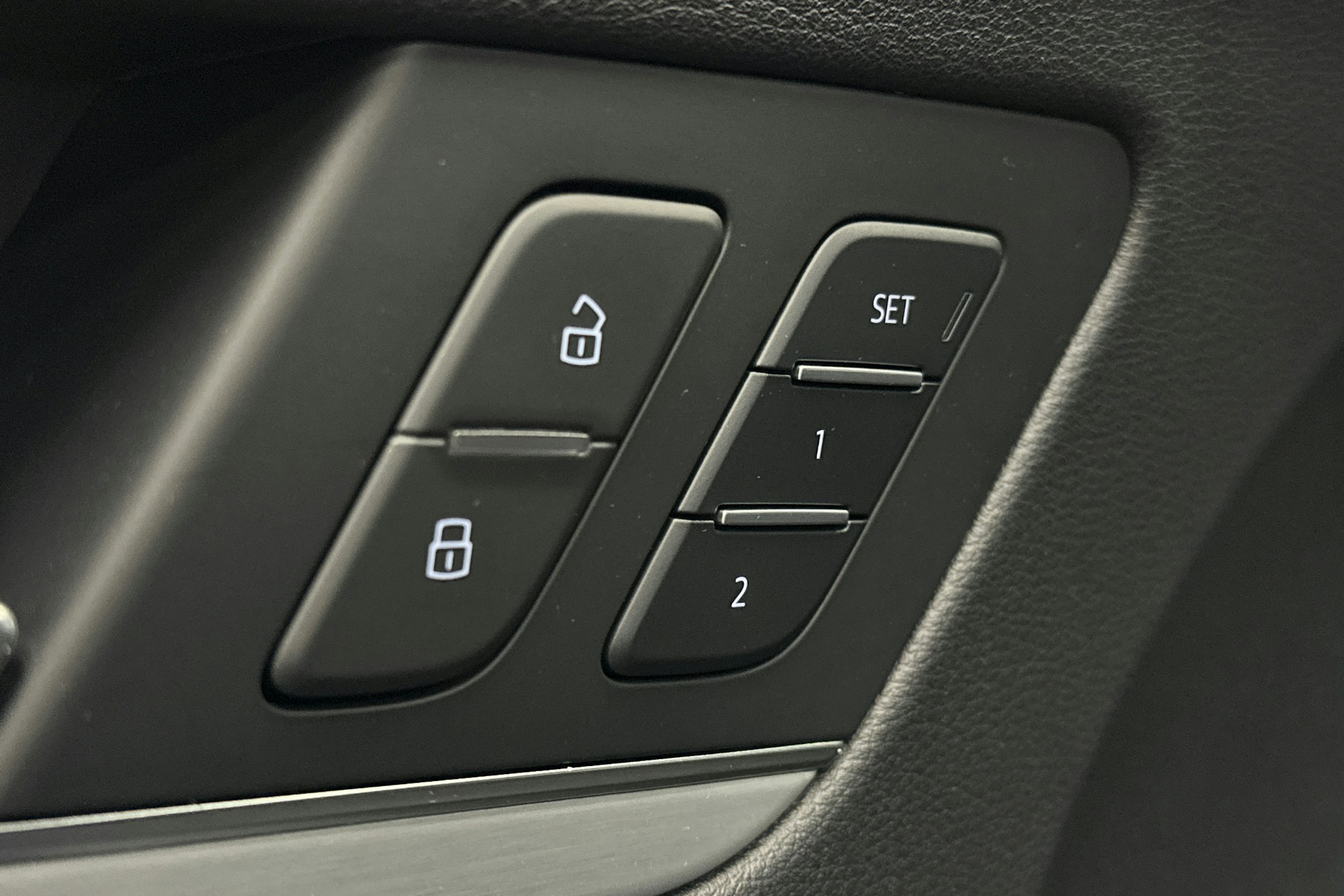 sininen Audi Q5 2020 kuva 19.