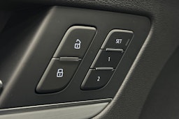 sininen Audi Q5 2020 kuva 19.