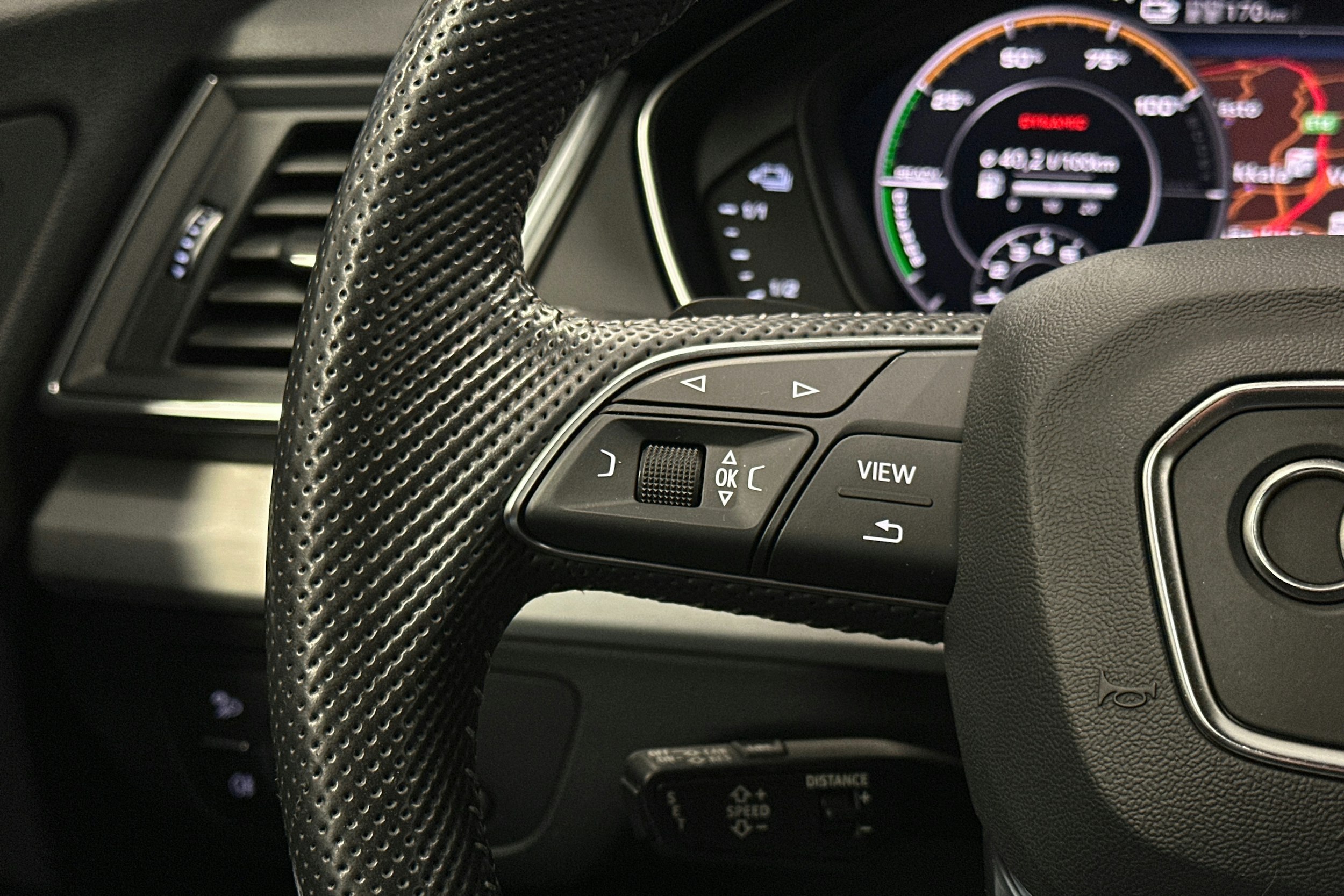 sininen Audi Q5 2020 kuva 21.