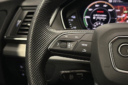 sininen Audi Q5 2020 kuva 21.