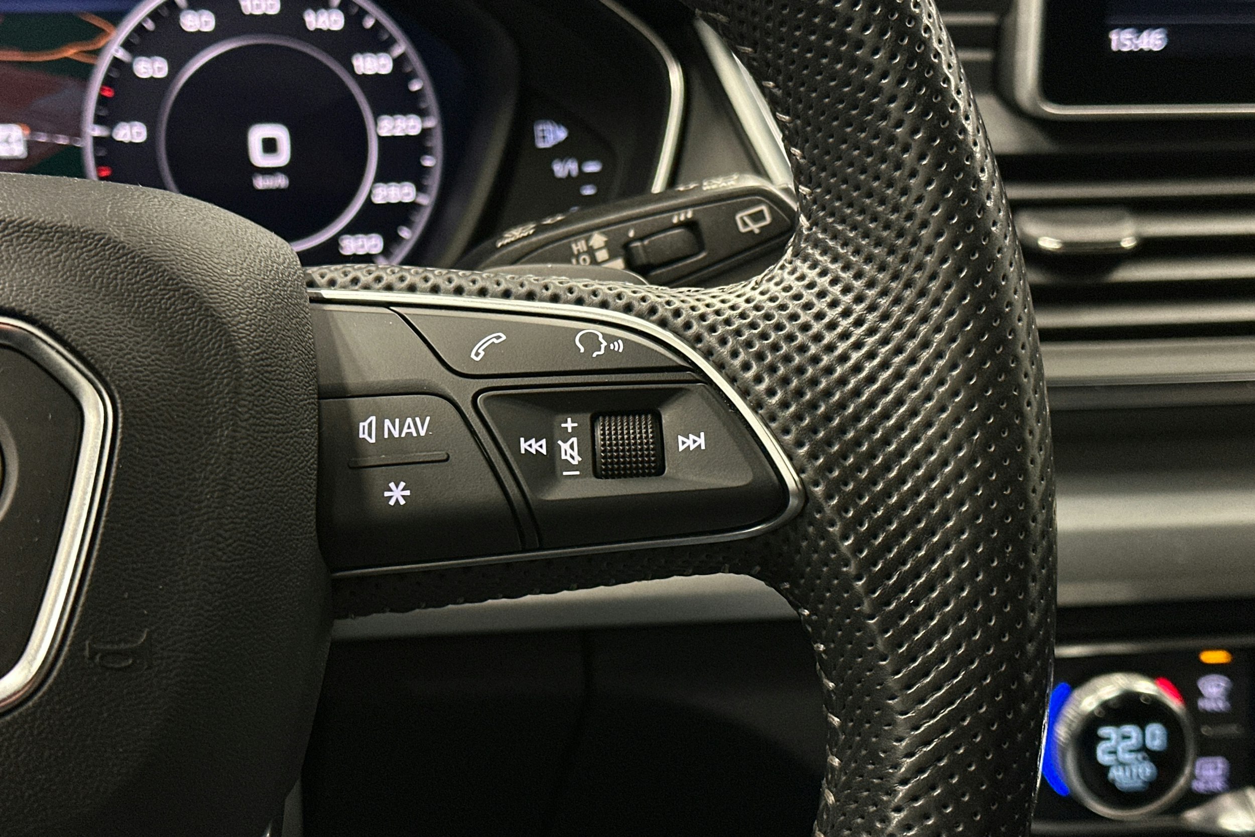 sininen Audi Q5 2020 kuva 22.