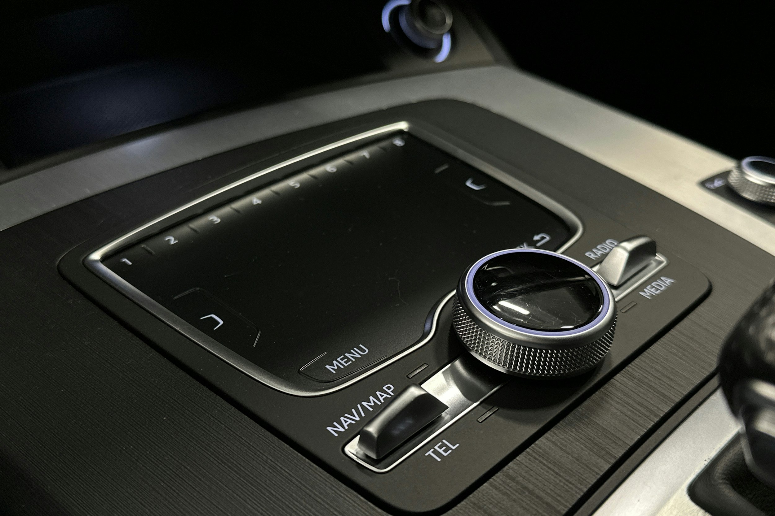 sininen Audi Q5 2020 kuva 33.