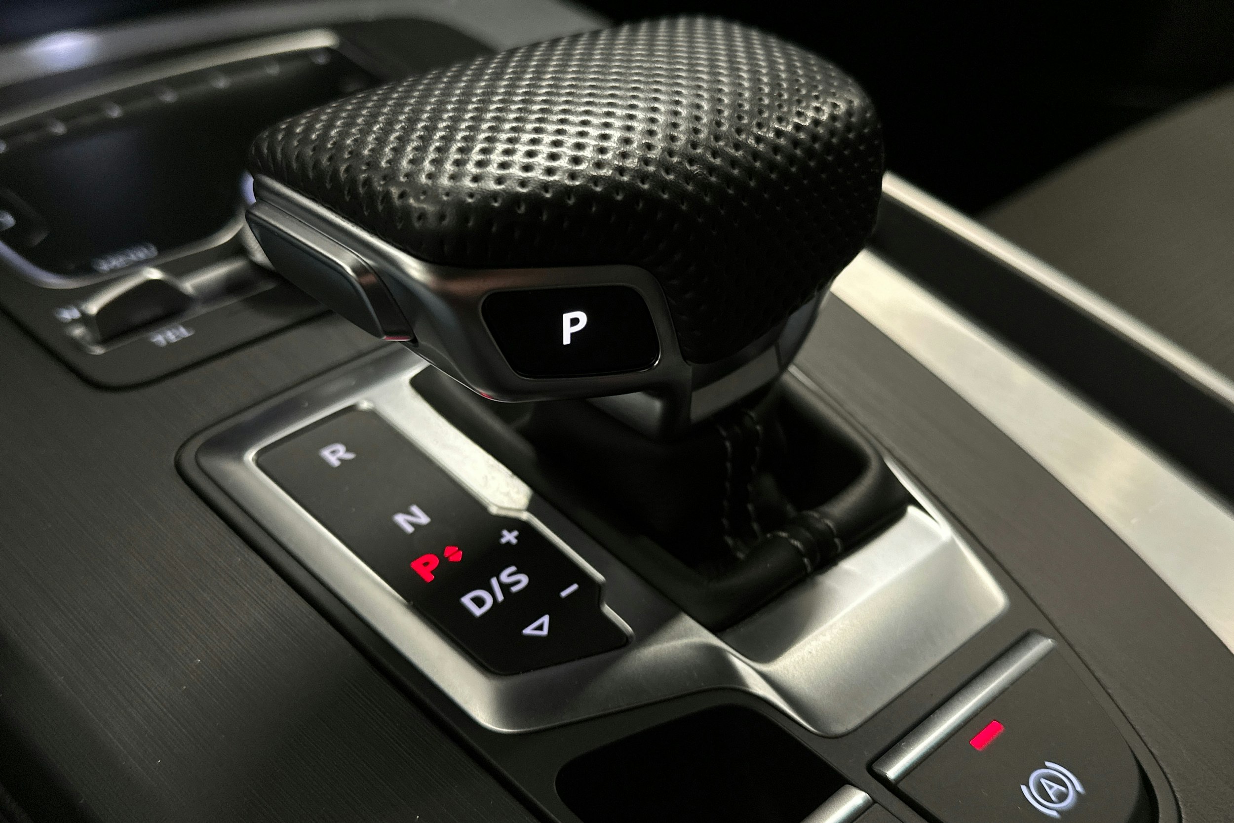 sininen Audi Q5 2020 kuva 34.