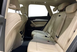 musta Audi Q5 2020 kuva 10.