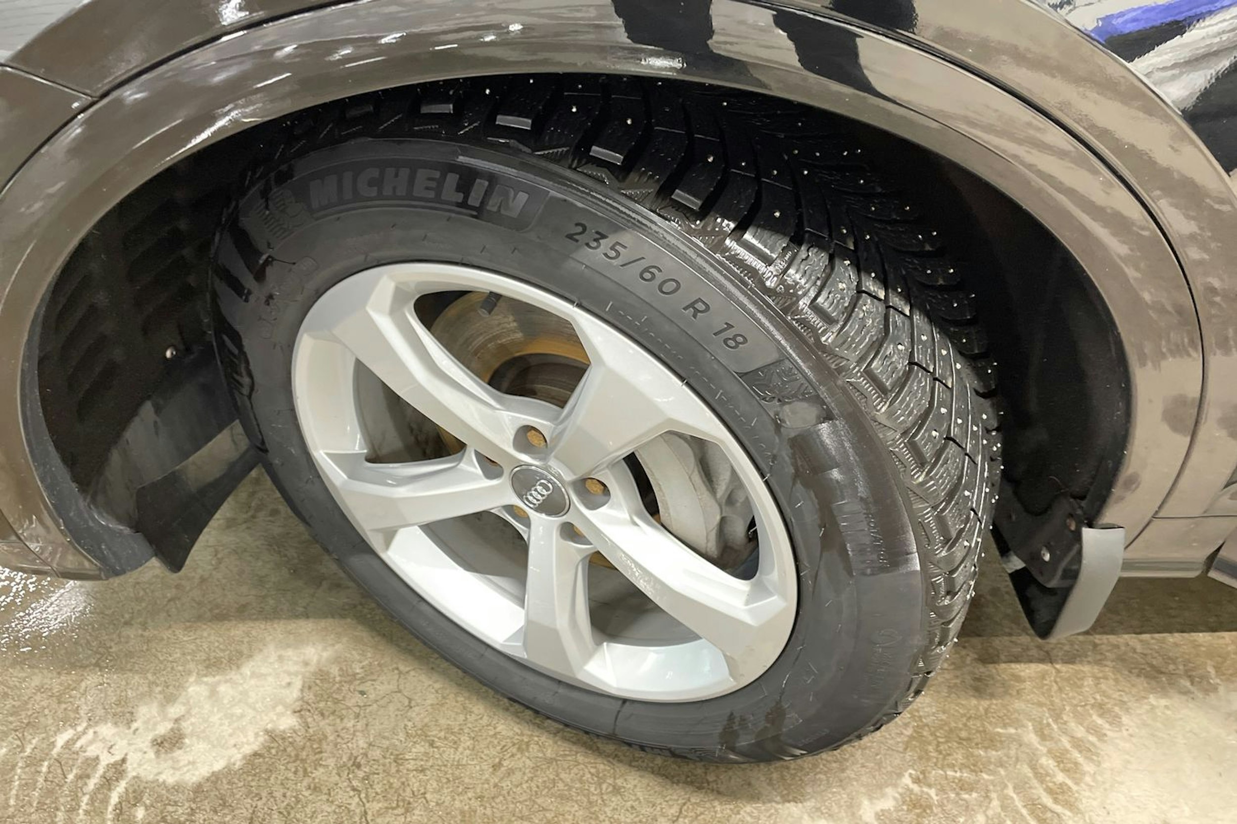 musta Audi Q5 2020 kuva 13.