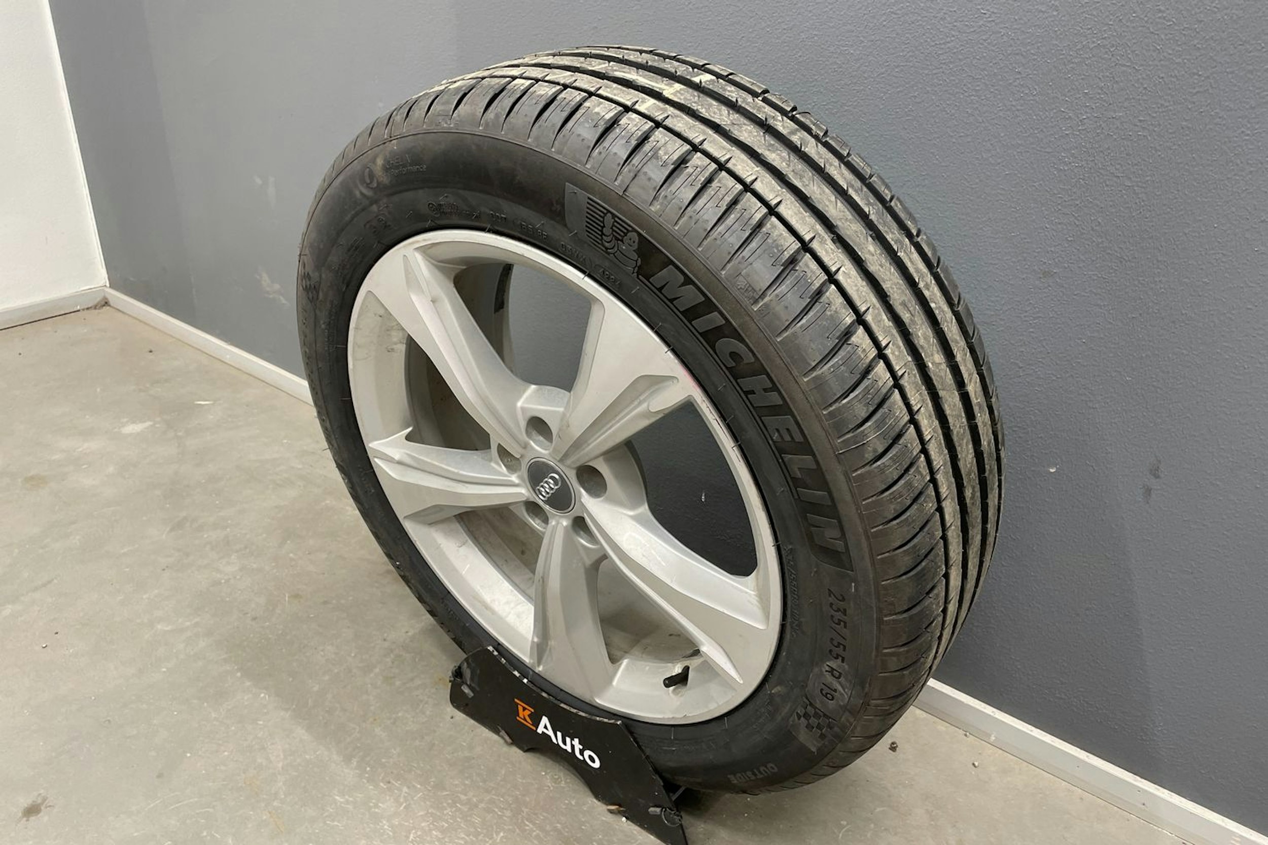 musta Audi Q5 2020 kuva 14.