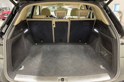 musta Audi Q5 2020 kuva 15.