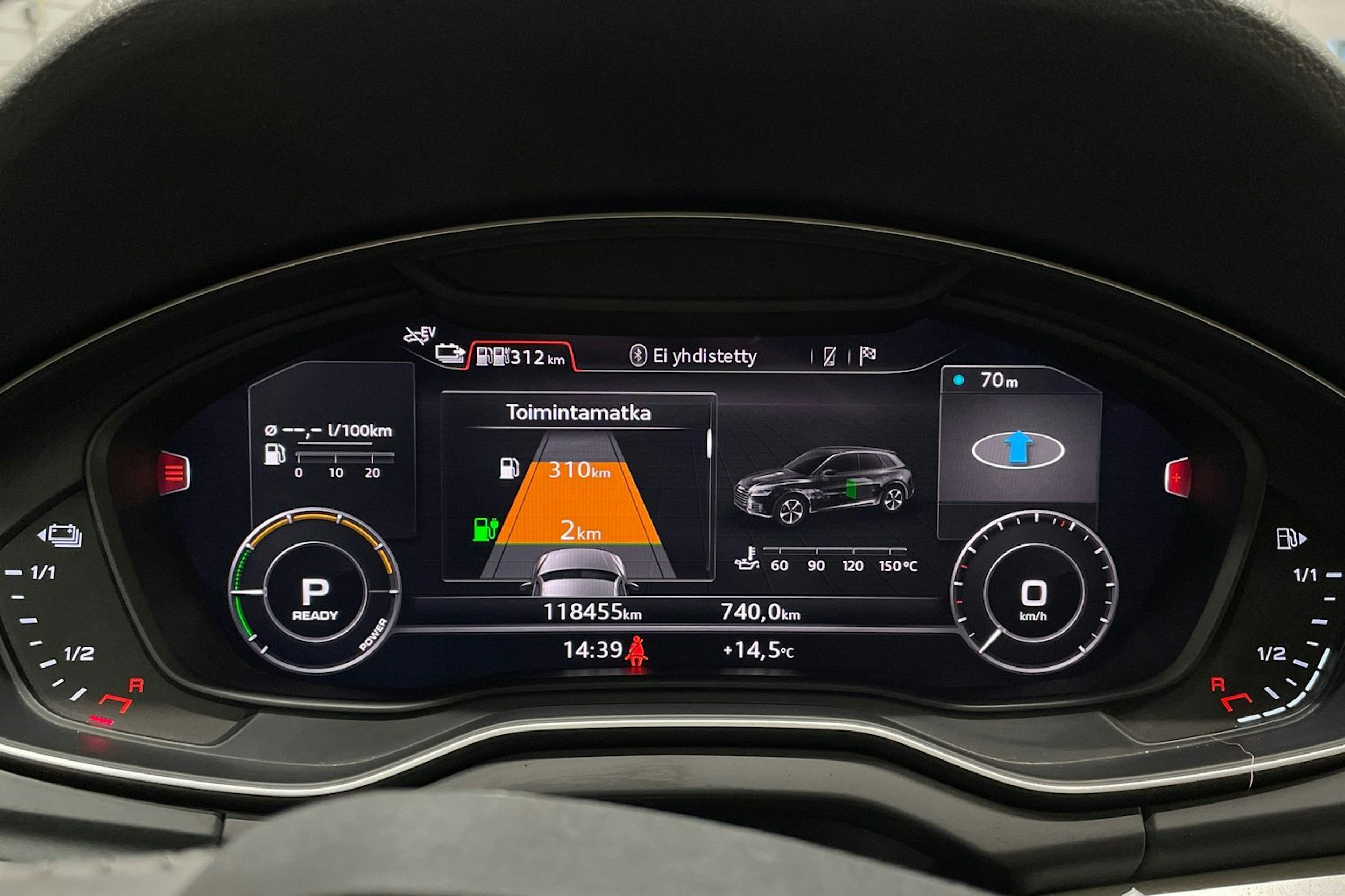 musta Audi Q5 2020 kuva 18.