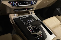 musta Audi Q5 2020 kuva 23.