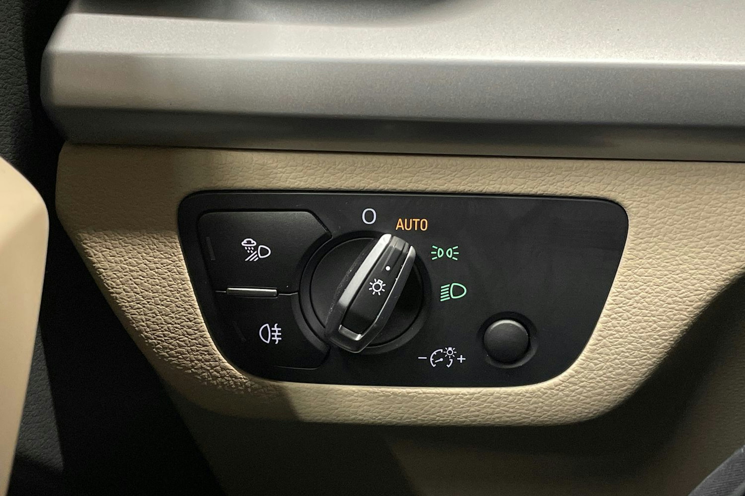 musta Audi Q5 2020 kuva 24.