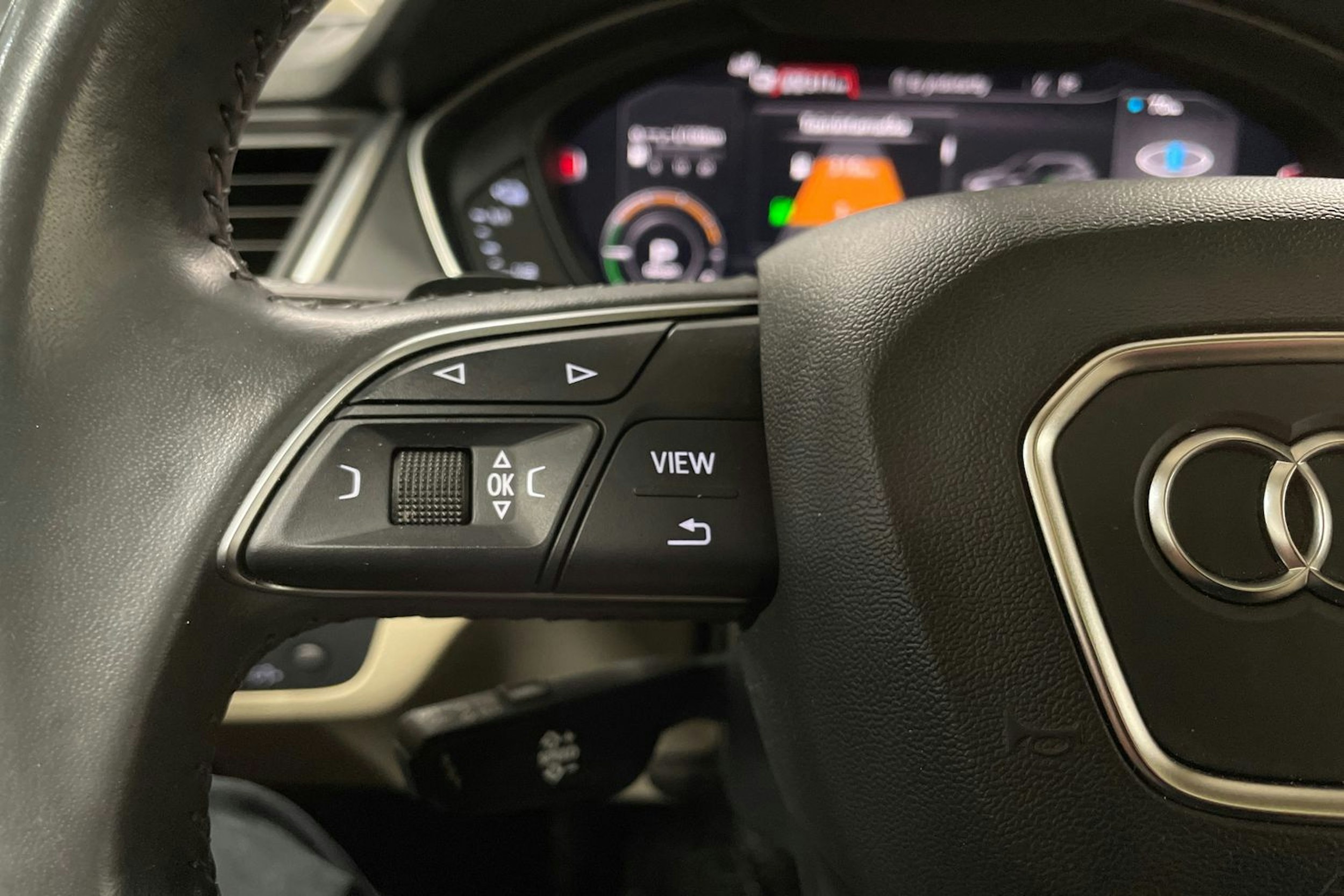 musta Audi Q5 2020 kuva 25.