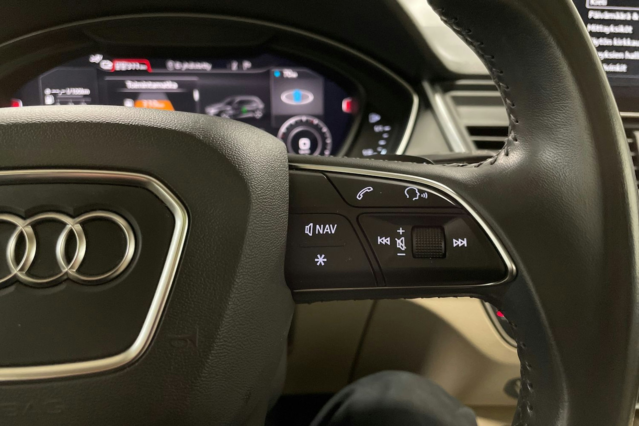 musta Audi Q5 2020 kuva 26.