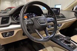 musta Audi Q5 2020 kuva 28.