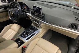 musta Audi Q5 2020 kuva 30.