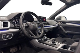 Sininen Audi Q5 2020 kuva 7.