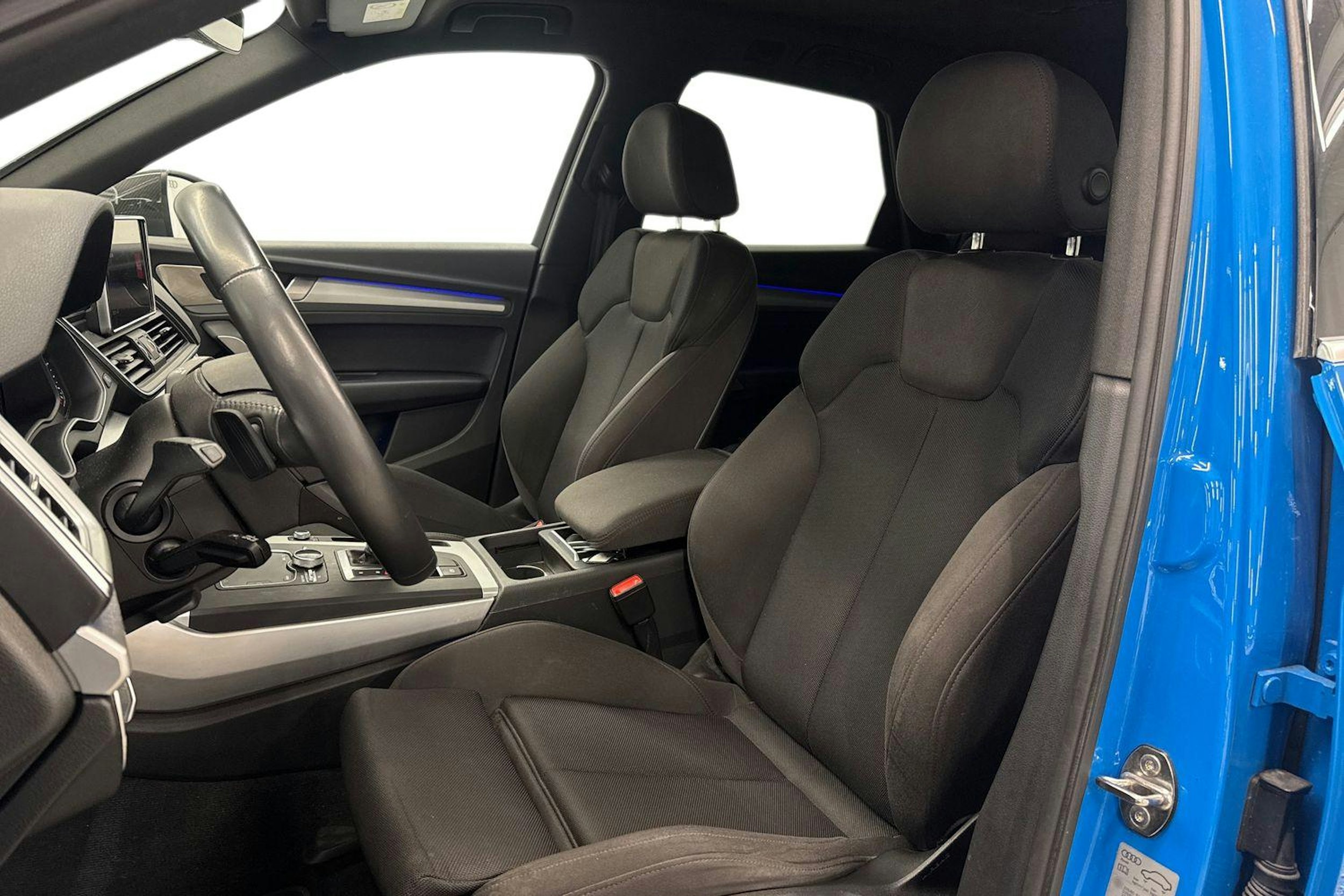 Sininen Audi Q5 2020 kuva 11.