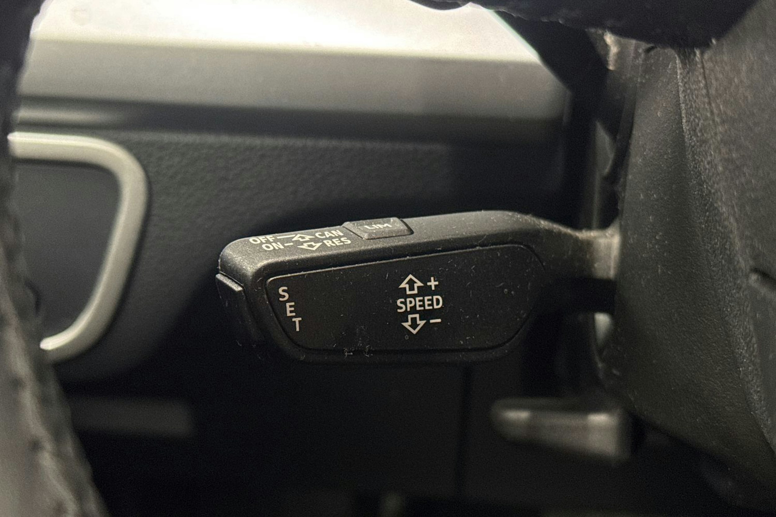 Sininen Audi Q5 2020 kuva 17.