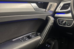 Sininen Audi Q5 2020 kuva 19.