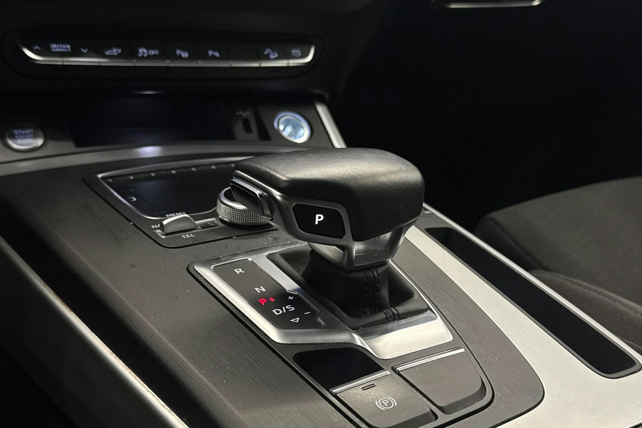 Sininen Audi Q5 2020 kuva 20.