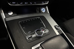 Sininen Audi Q5 2020 kuva 21.