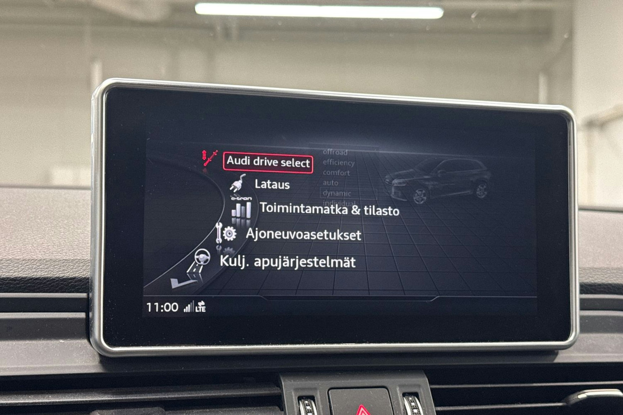 Sininen Audi Q5 2020 kuva 31.