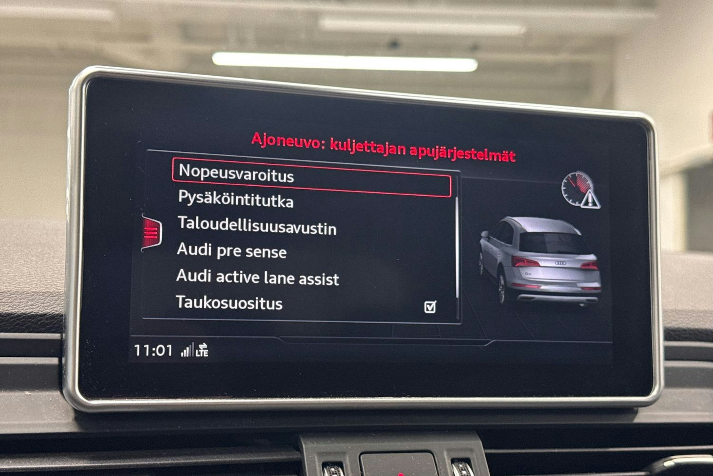 Sininen Audi Q5 2020 kuva 33.