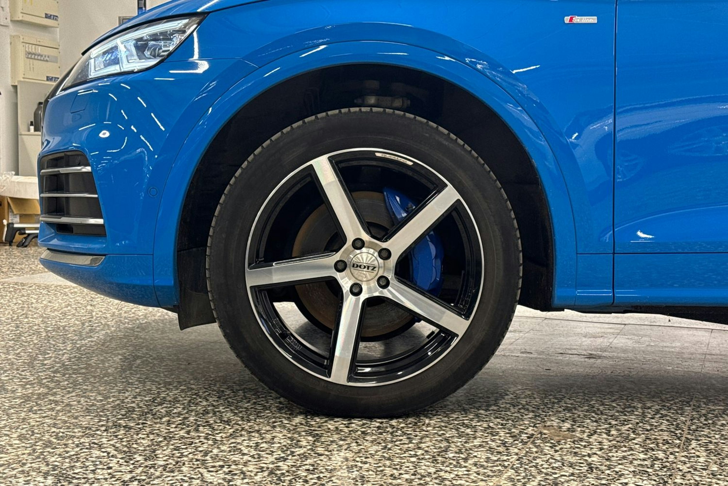 Sininen Audi Q5 2020 kuva 39.